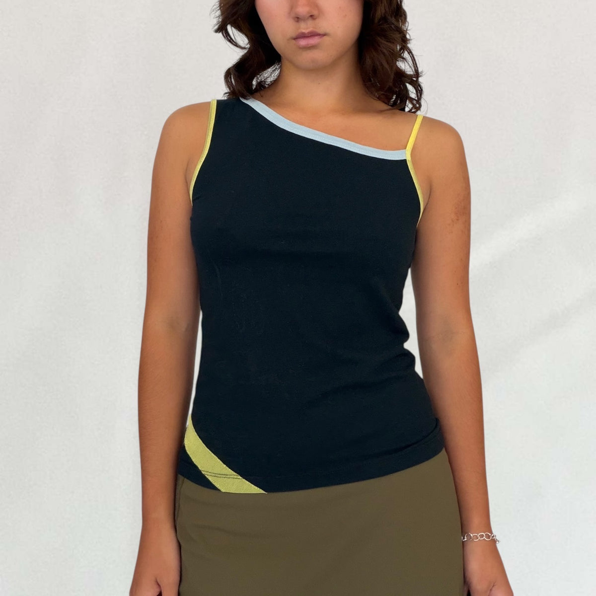 Cop Copine asymmetric top
