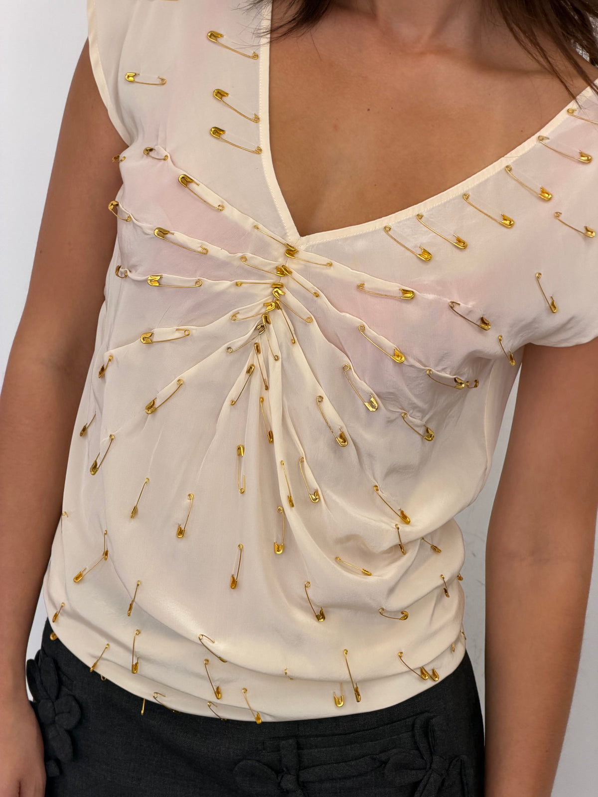 Vintage Moschino cream safety pin top – Vival Studios